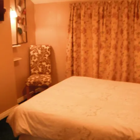 Bed and breakfast House